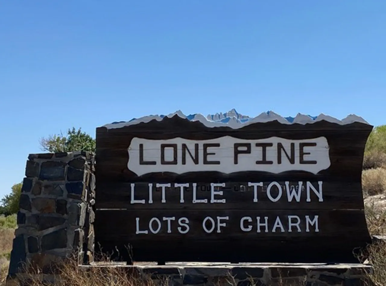Lone Pine Town Sign
